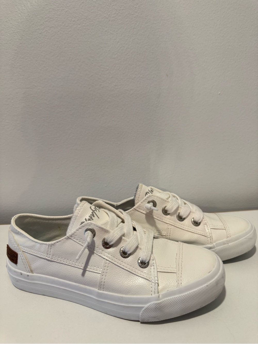 Blowfish Women's Low-Top White Canvas-Style Lace-Up Sneakers - Picture 4 of 7